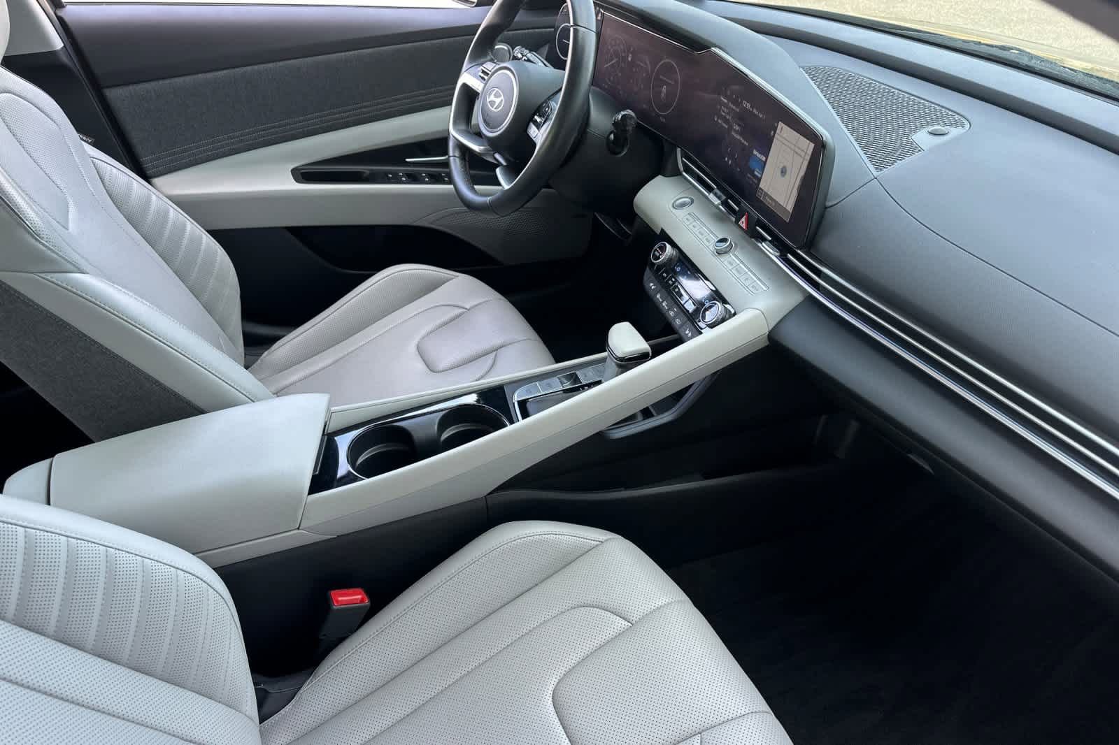 Used 2024 Hyundai Elantra Limited image 15