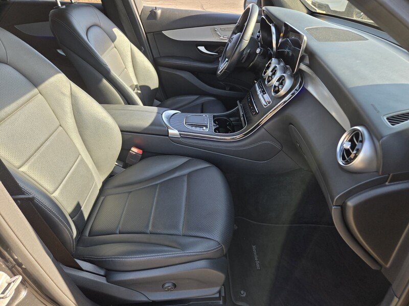 Used 2021 Mercedes-Benz GLC 300 w/ Multimedia Package image 16