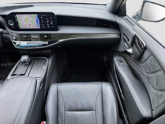 Used 2022 Lexus LS 500 w/ Accessory Package (Z2) RWD image 17