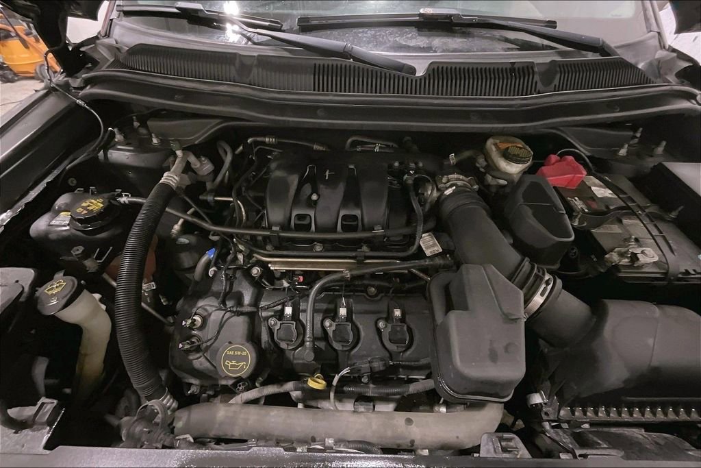 Used 2018 Ford Explorer XLT w/ XLT Appearance Package image 30