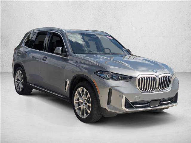 Used 2025 BMW X5 xDrive50e image 3