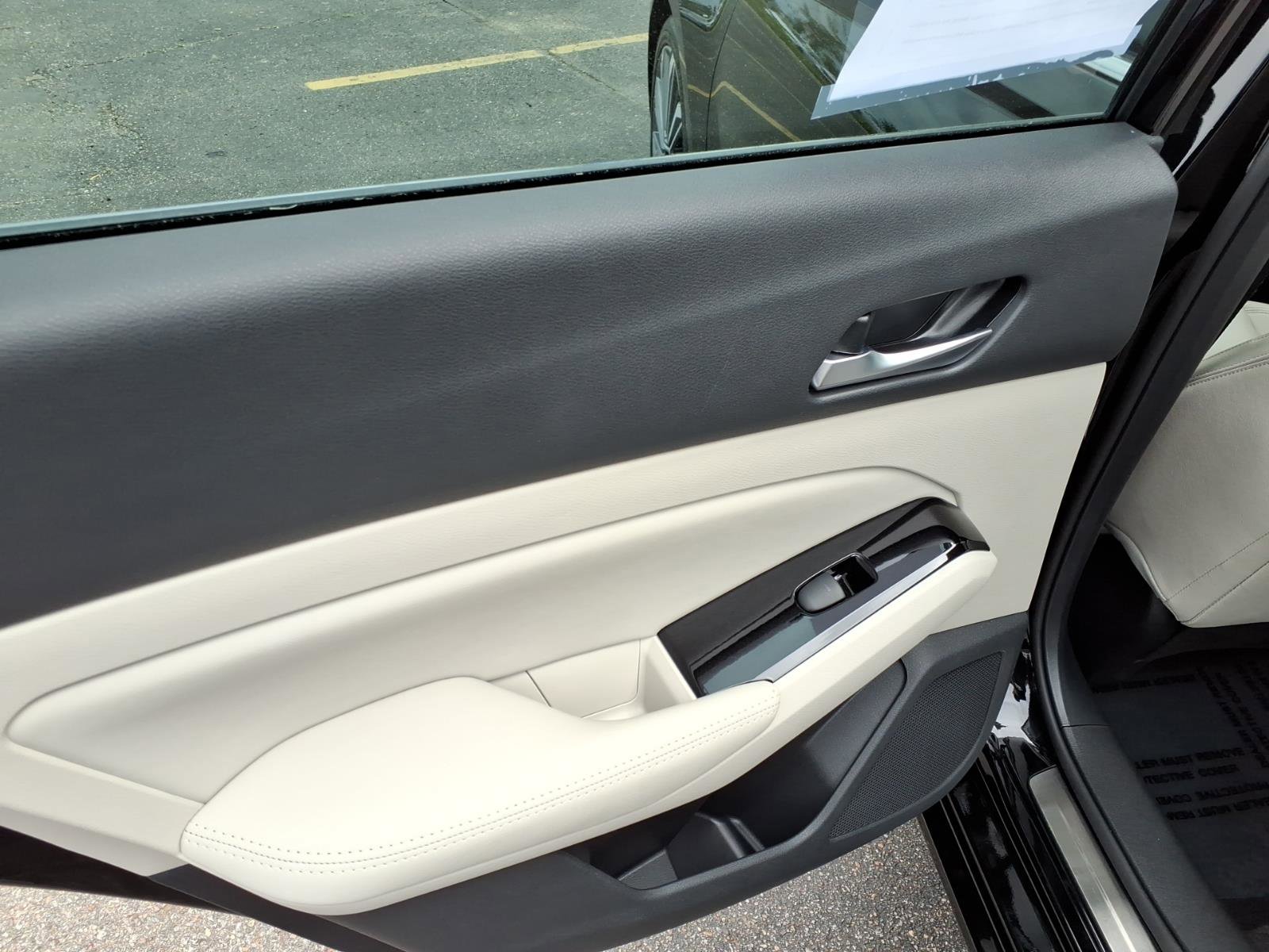 Used 2024 Nissan Altima 2.5 SL FWD image 9