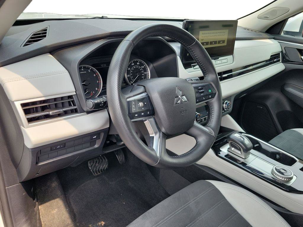 Used 2025 Mitsubishi Outlander SE AWD/4WD image 7