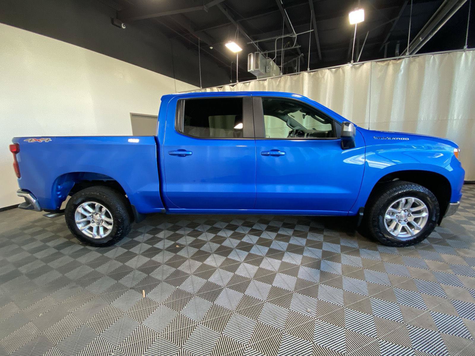 Used 2026 Chevrolet Silverado 1500 LT AWD/4WD image 8