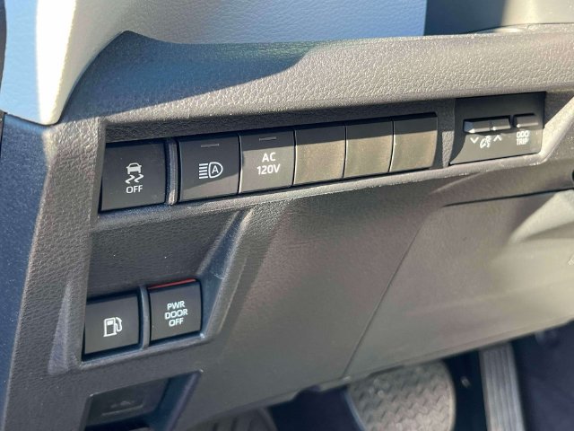 Certified 2025 Toyota Sienna XLE w/ XLE Plus Package FWD image 23