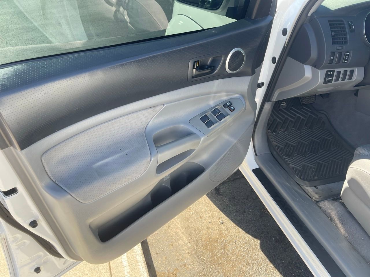 Used 2005 Toyota Tacoma PreRunner RWD image 10