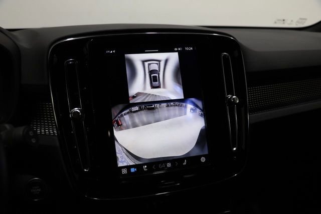 Used 2025 Volvo XC40 B5 Plus AWD/4WD image 26