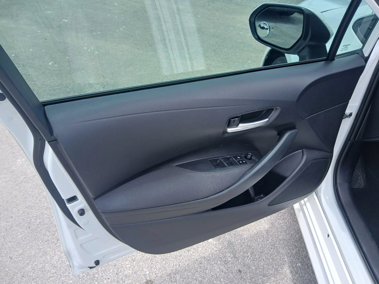 Used 2020 Toyota Corolla LE FWD image 22