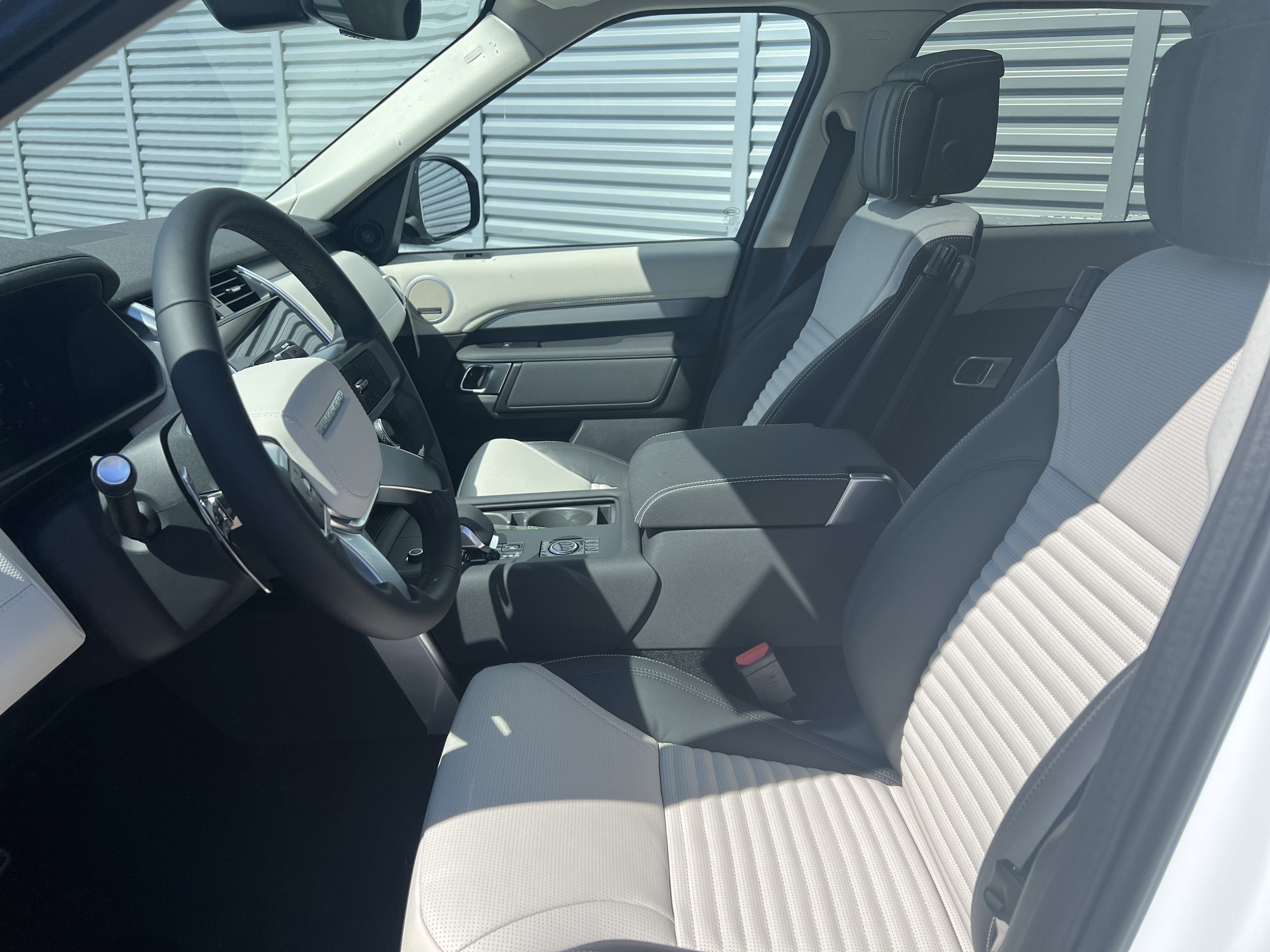 New 2026 Land Rover Discovery Limited Edition image 7