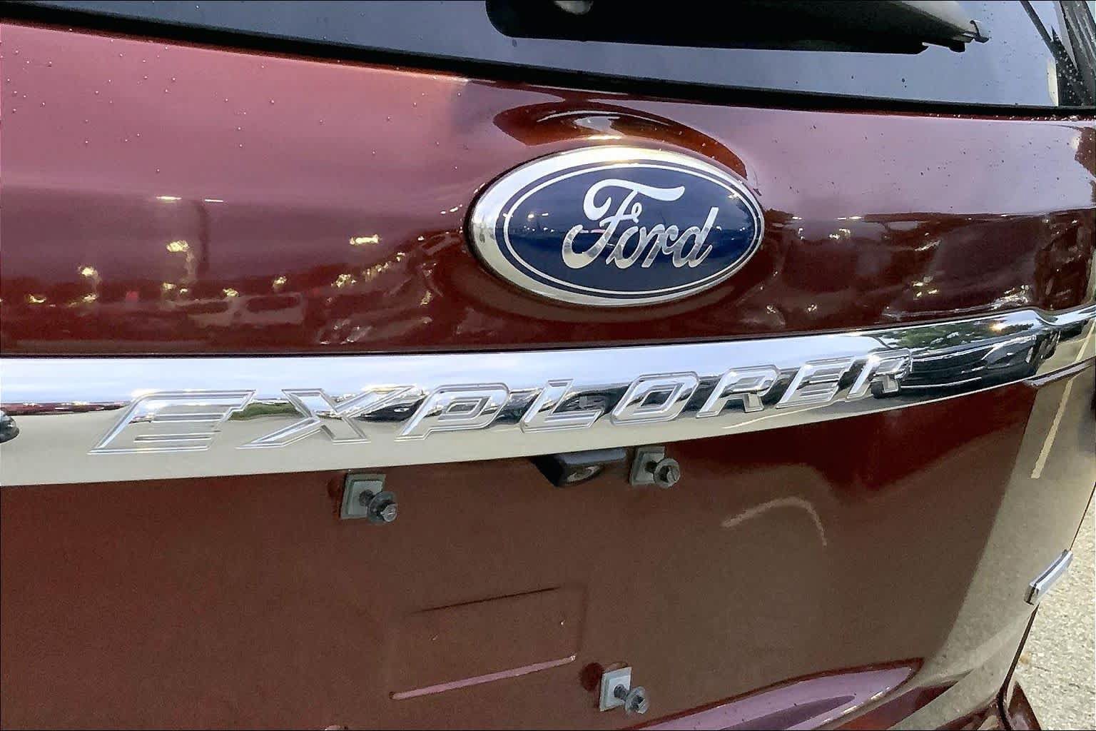 Used 2015 Ford Explorer Limited w/ Equipment Group 301A AWD/4WD image 9