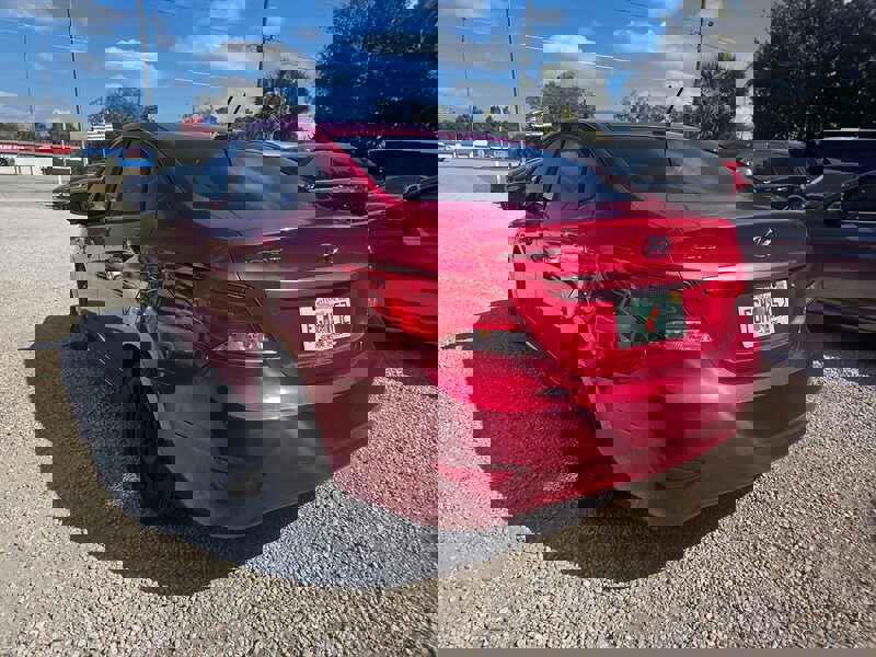 Used 2013 Hyundai Accent GLS w/ Premium Pkg image 2