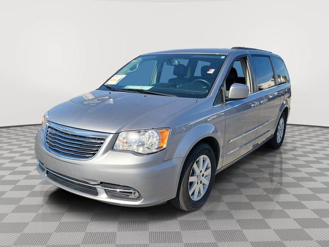 Used 2016 Chrysler Town & Country Touring FWD image 3