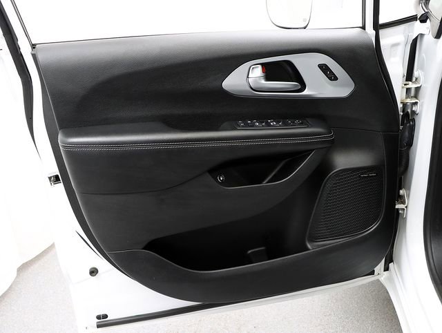 Used 2019 Chrysler Pacifica Limited w/ Advanced Safetytec Group image 28