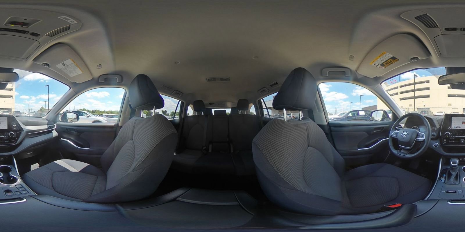 Used 2025 Toyota Highlander LE FWD image 44