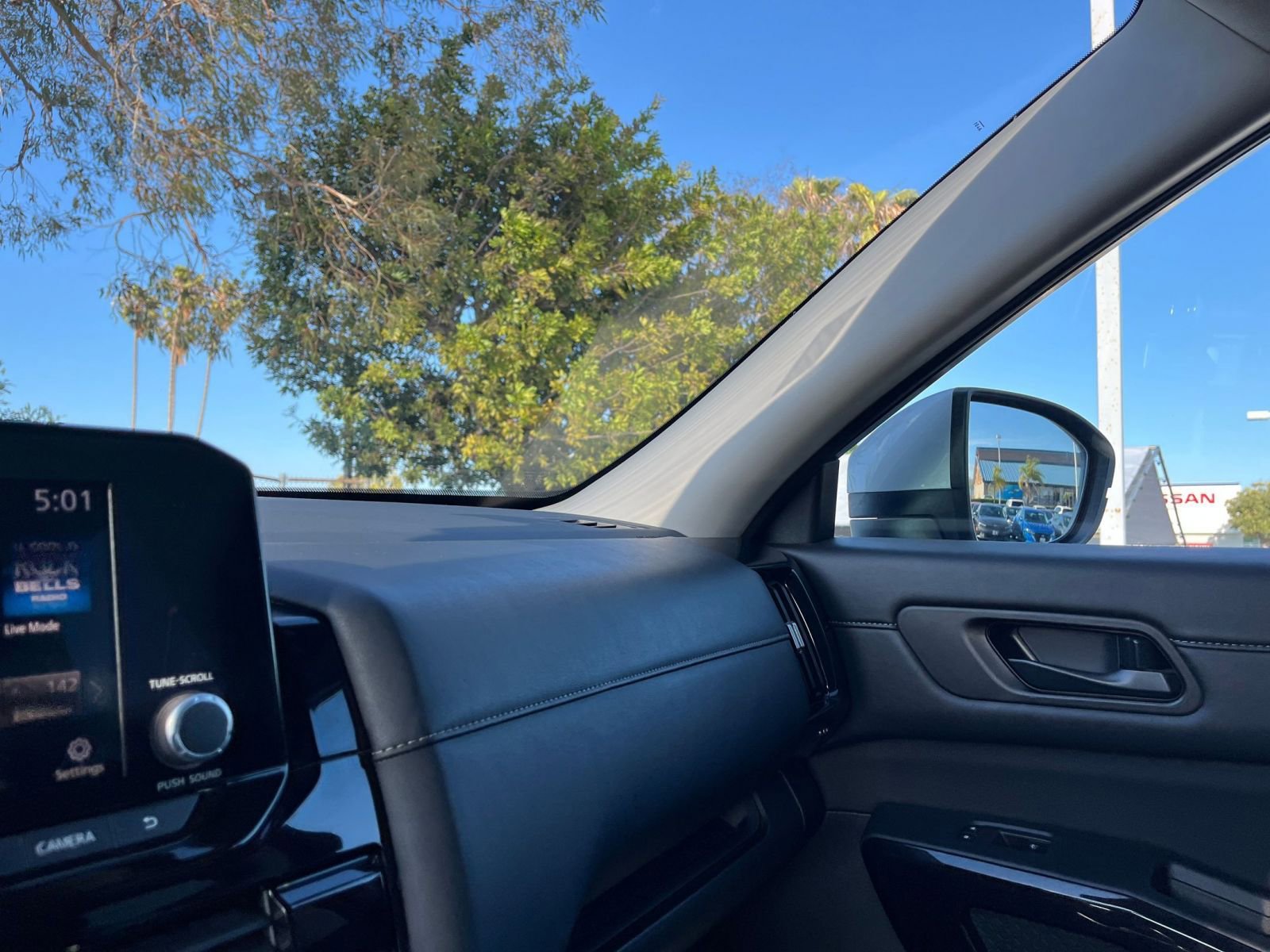 Used 2025 Nissan Pathfinder SV image 37