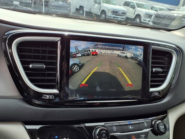 Used 2022 Chrysler Pacifica Touring-L FWD image 7