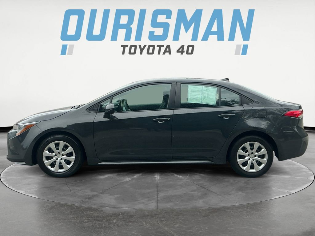 Used 2023 Toyota Corolla LE image 3