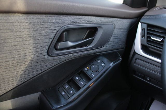 Used 2023 Nissan Rogue S image 20