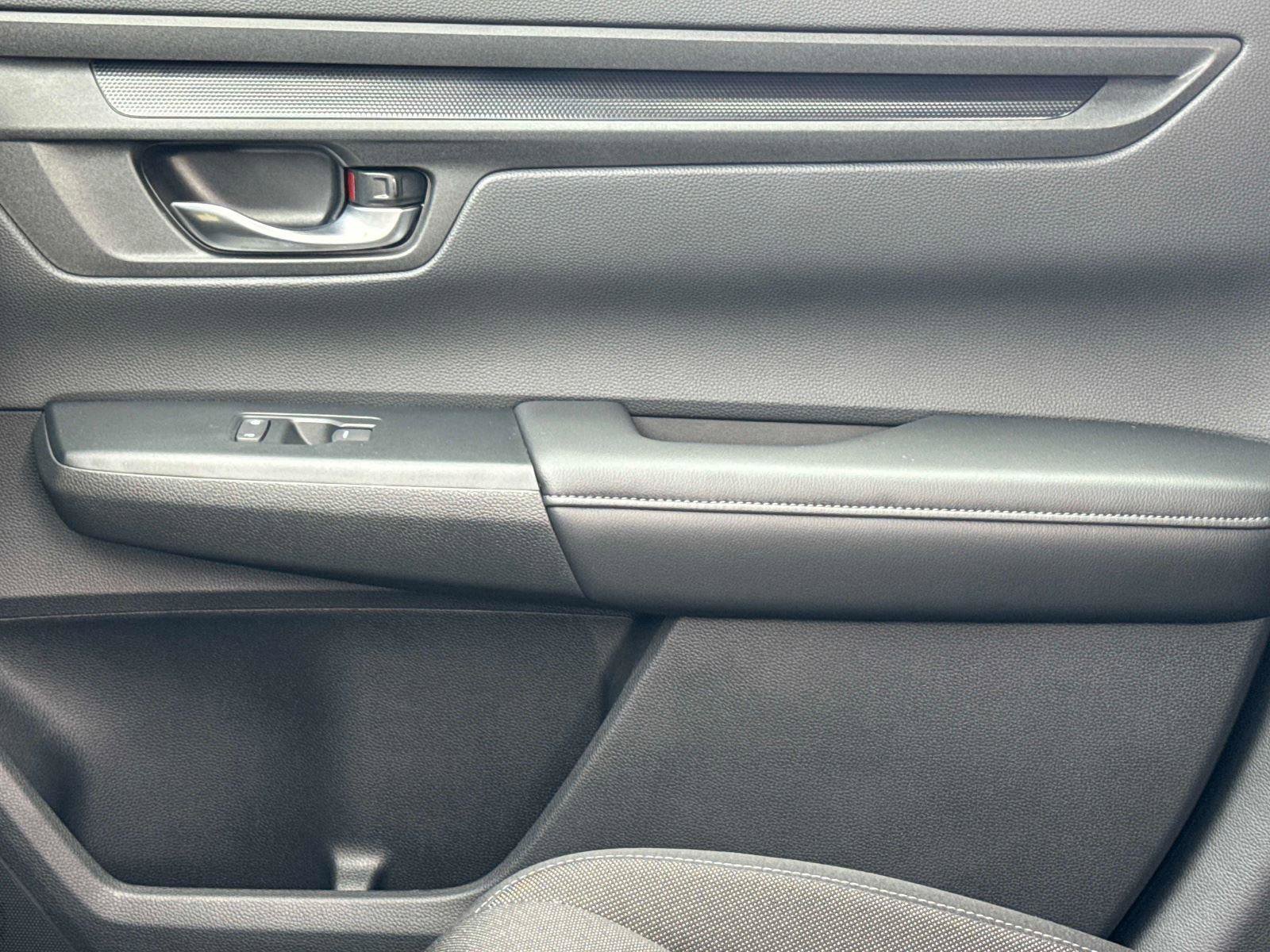 Used 2025 Honda CR-V LX image 18