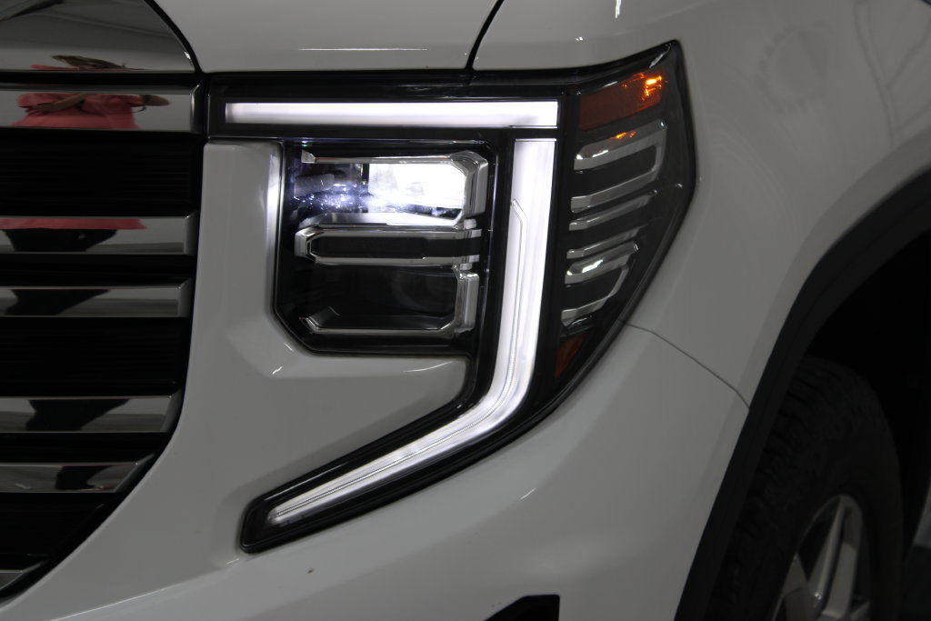 Used 2022 GMC Sierra 1500 SLT AWD/4WD image 13