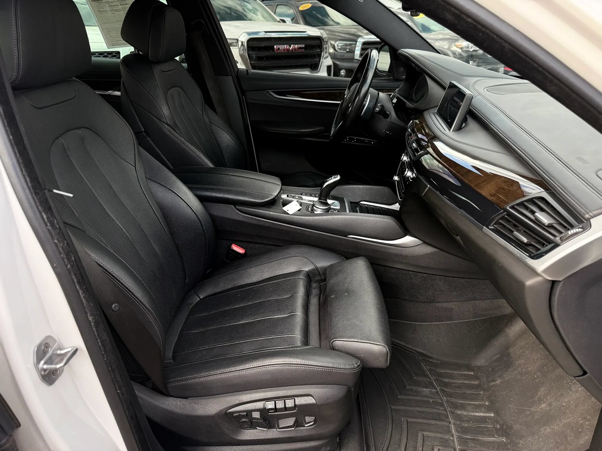 Used 2019 BMW X6 xDrive50i w/ M Sport Package AWD/4WD image 24