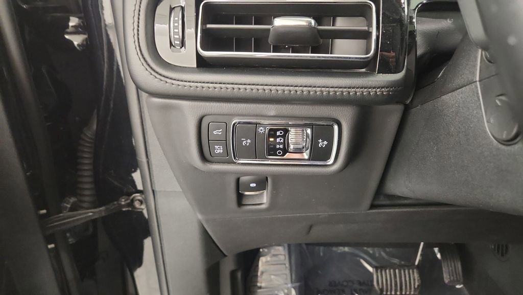 Used 2023 Lincoln Nautilus Reserve w/ Equipment Group 201A image 27