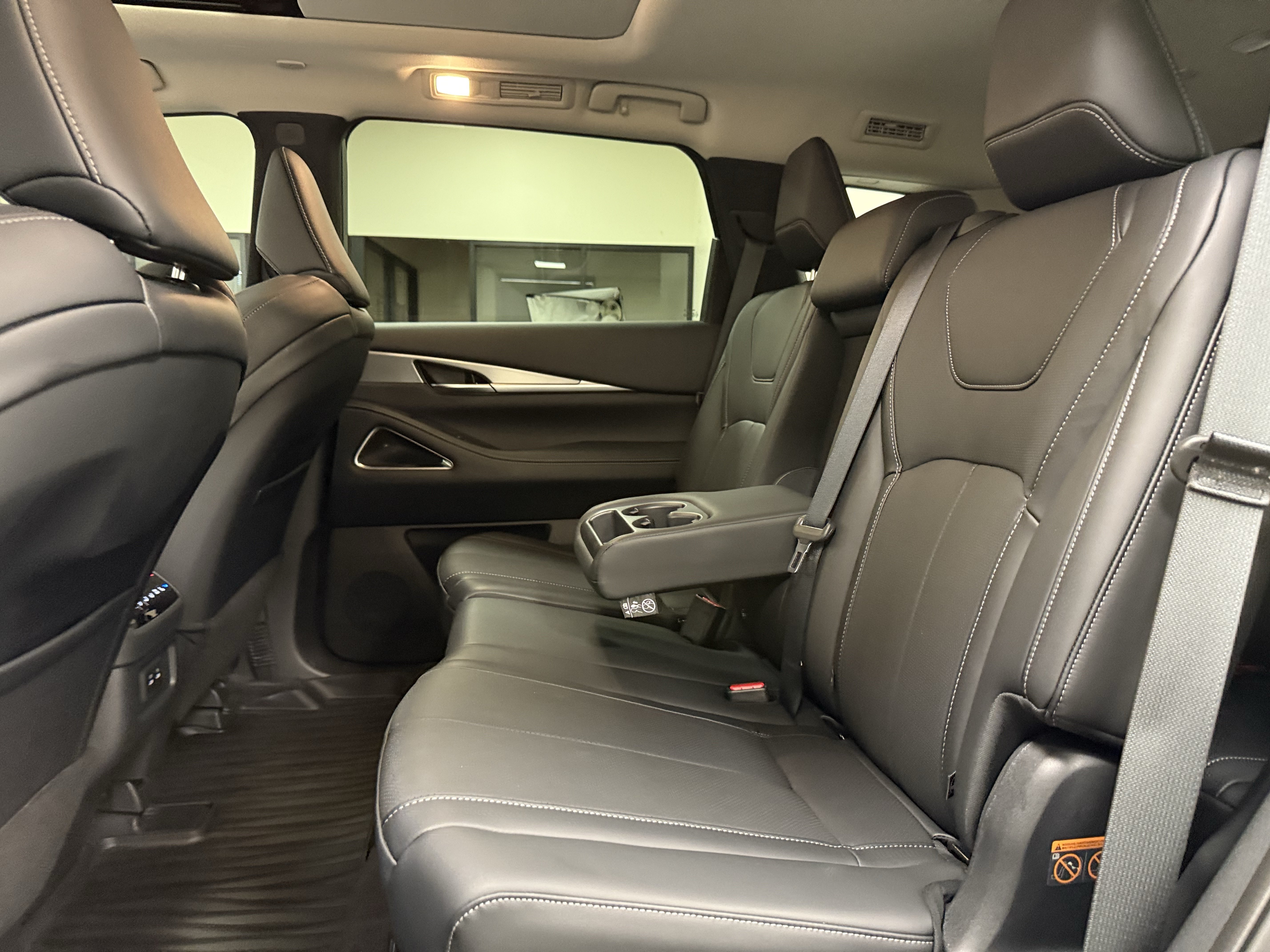 Certified 2027 INFINITI QX60 Luxe w/ Cargo Package FWD image 15