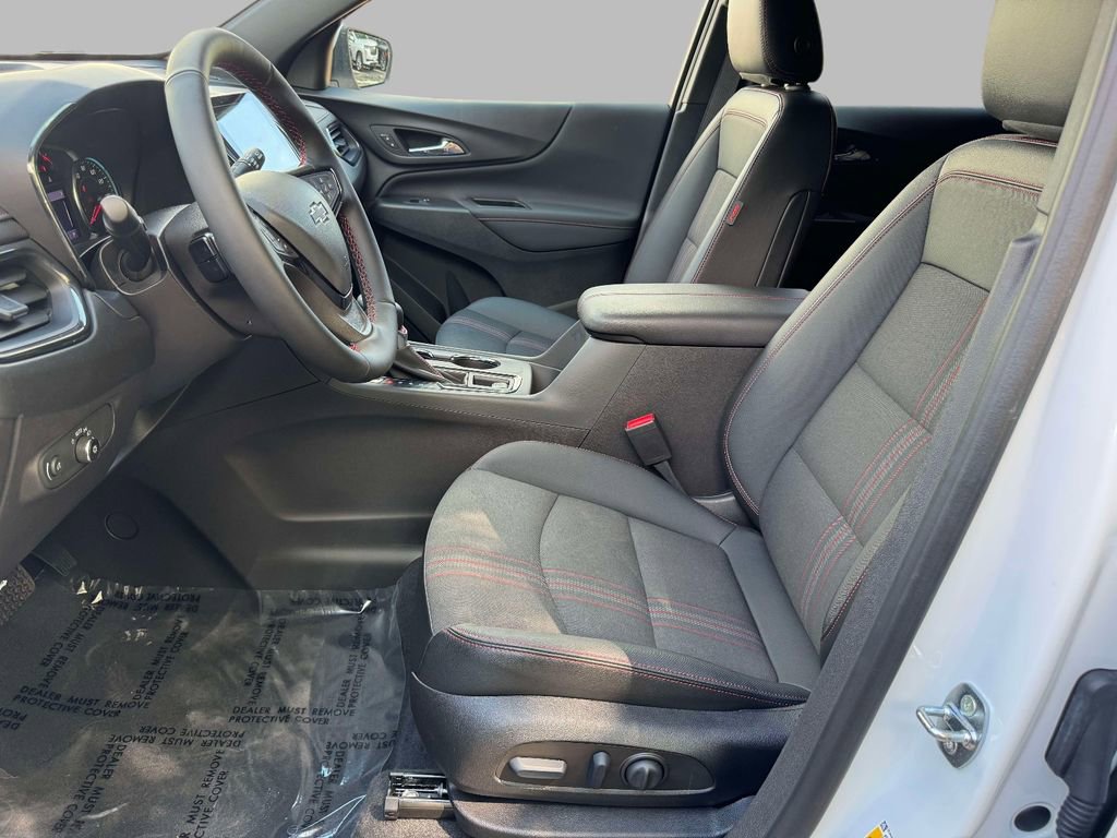 Used 2023 Chevrolet Equinox RS FWD image 2