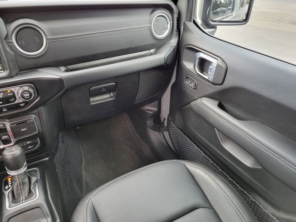 Used 2023 Jeep Wrangler Unlimited Sahara w/ Cold Weather Group image 16