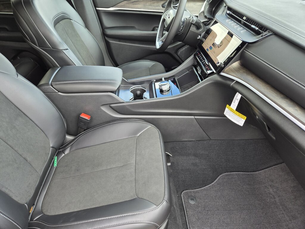 New 2027 Jeep Grand Cherokee Altitude AWD/4WD image 15