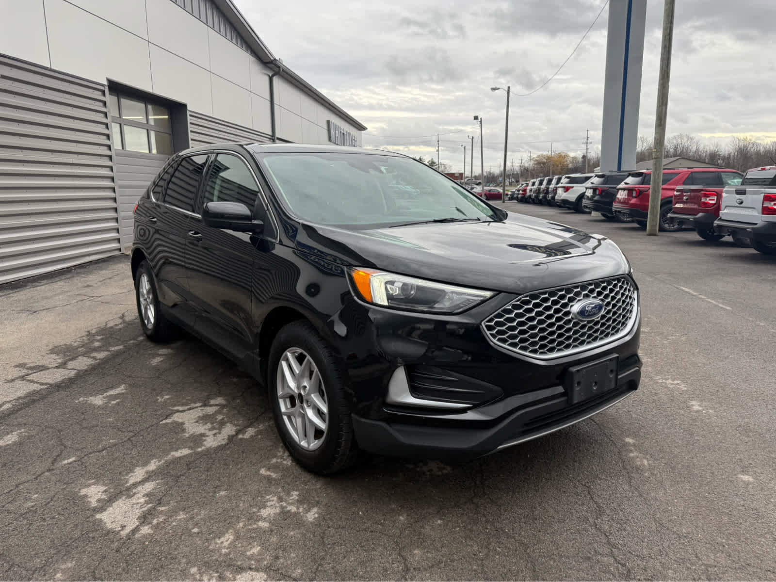 Used 2024 Ford Edge SEL image 2