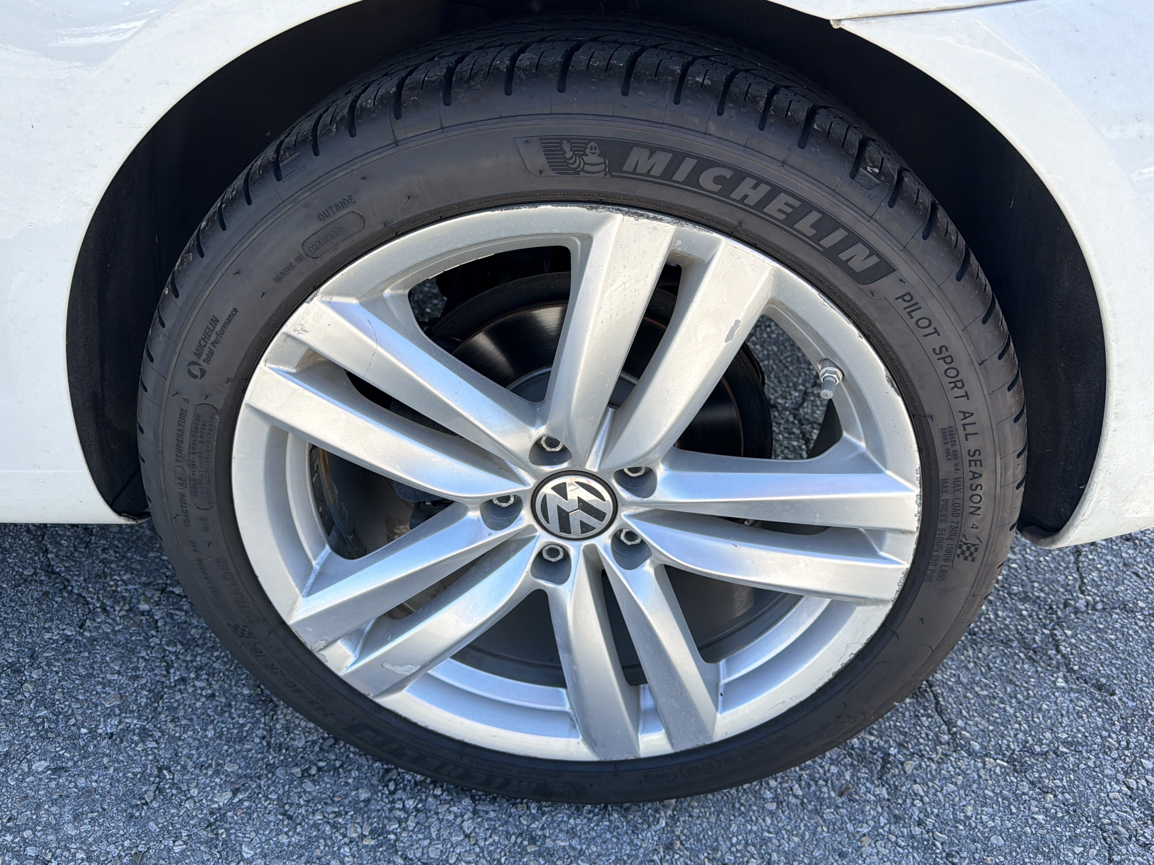 Used 2013 Volkswagen Eos Lux FWD image 9