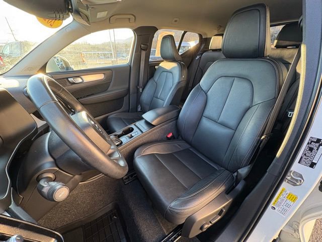 Used 2021 Volvo XC40 T4 Momentum w/ Protection Package Premier image 22