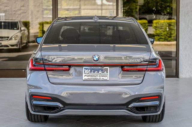Used 2022 BMW 740i w/ M Sport Package RWD image 8