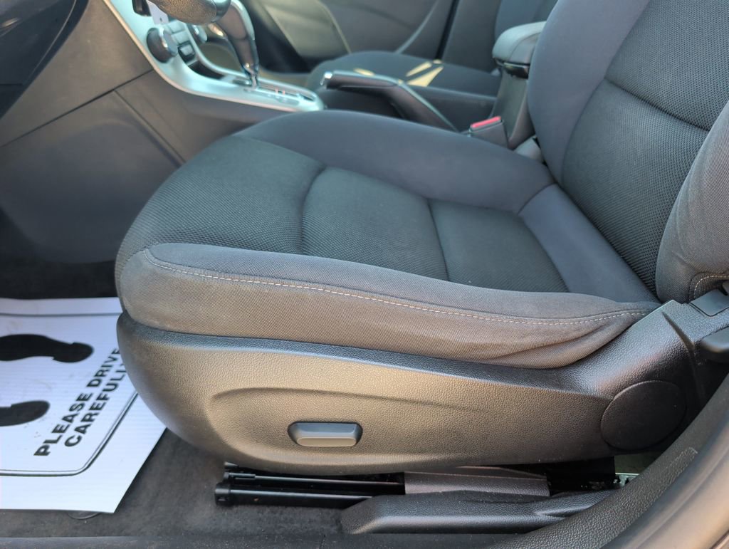 Used 2015 Chevrolet Cruze LT image 9