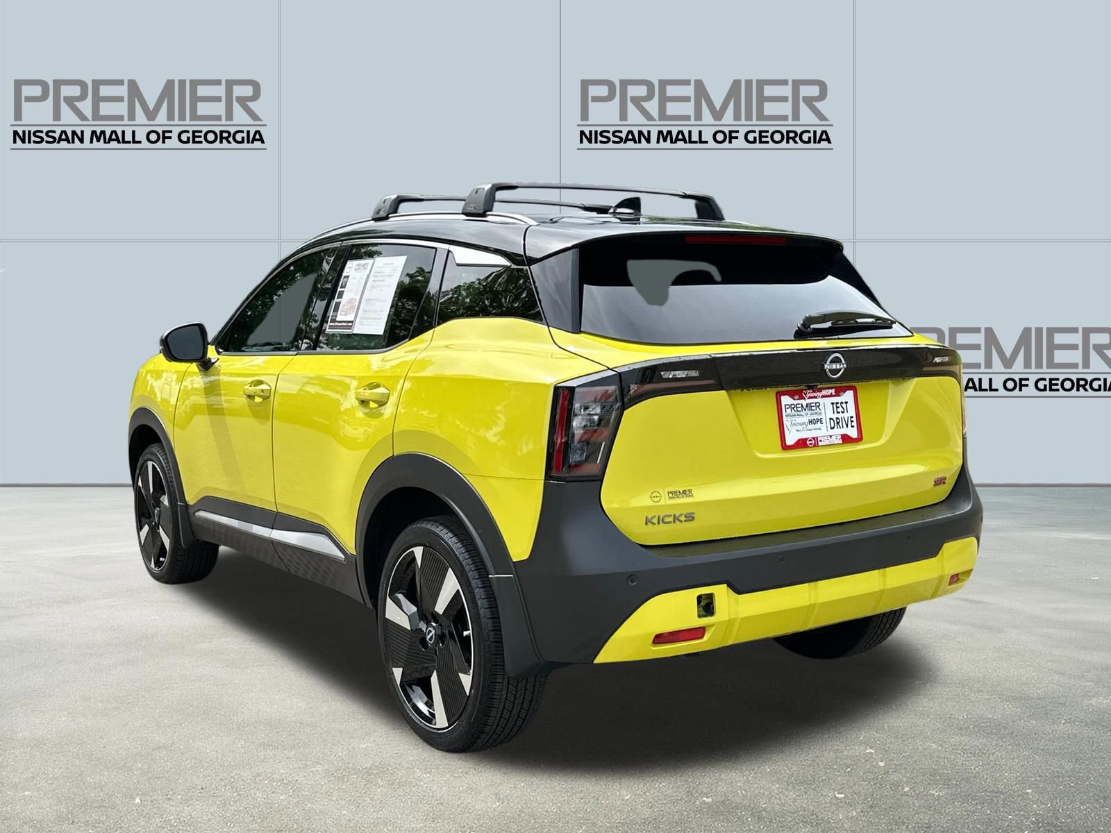 Certified 2025 Nissan Kicks SR FWD image 6