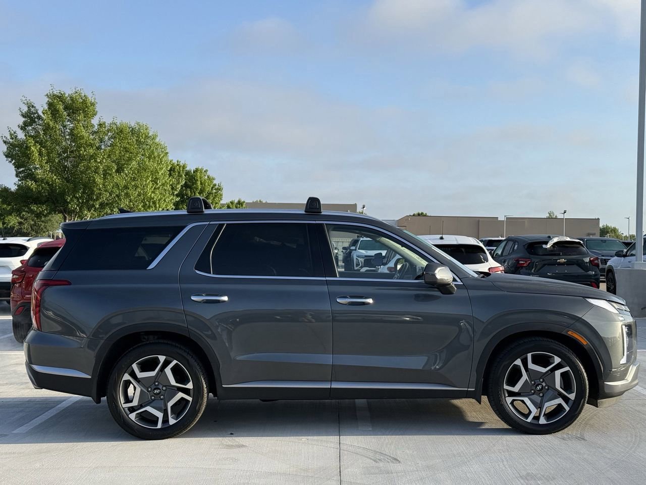 Used 2024 Hyundai Palisade SEL FWD image 3