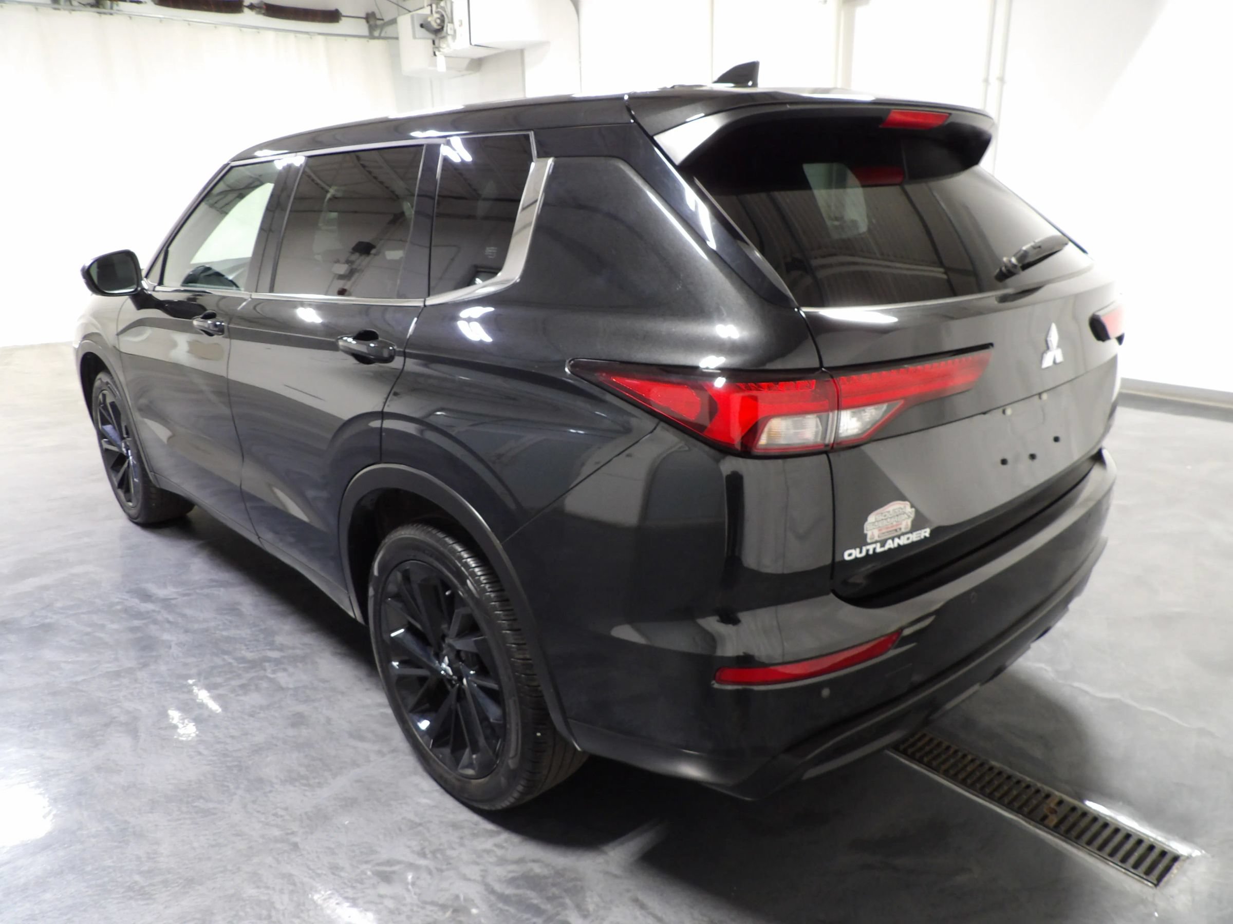 Used 2024 Mitsubishi Outlander SE Black Edition AWD/4WD image 6