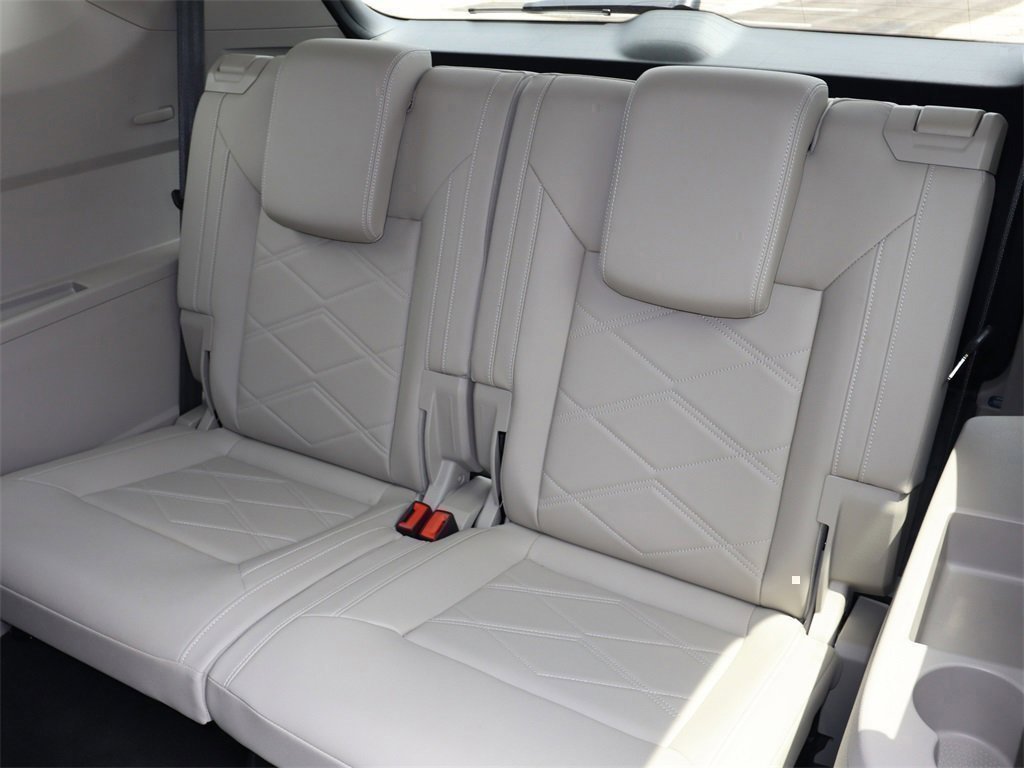 New 2025 Volkswagen Atlas SE image 16