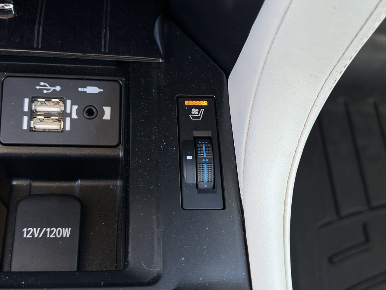 Used 2022 Lexus GX 460 Premium w/ Premium Package image 20