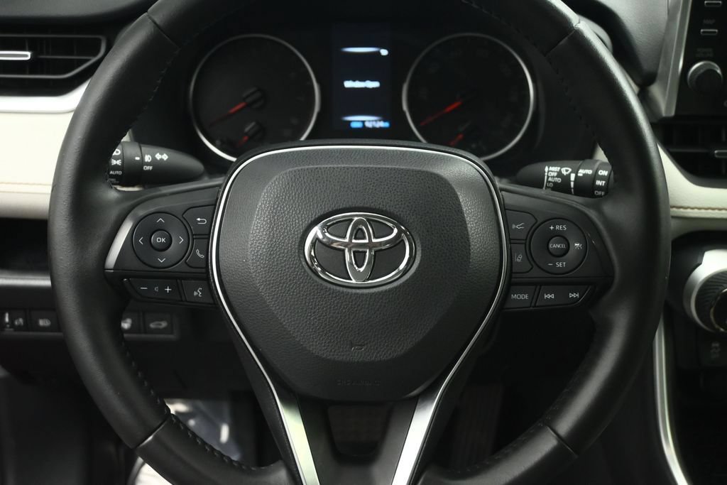 Used 2022 Toyota RAV4 XLE Premium FWD image 12