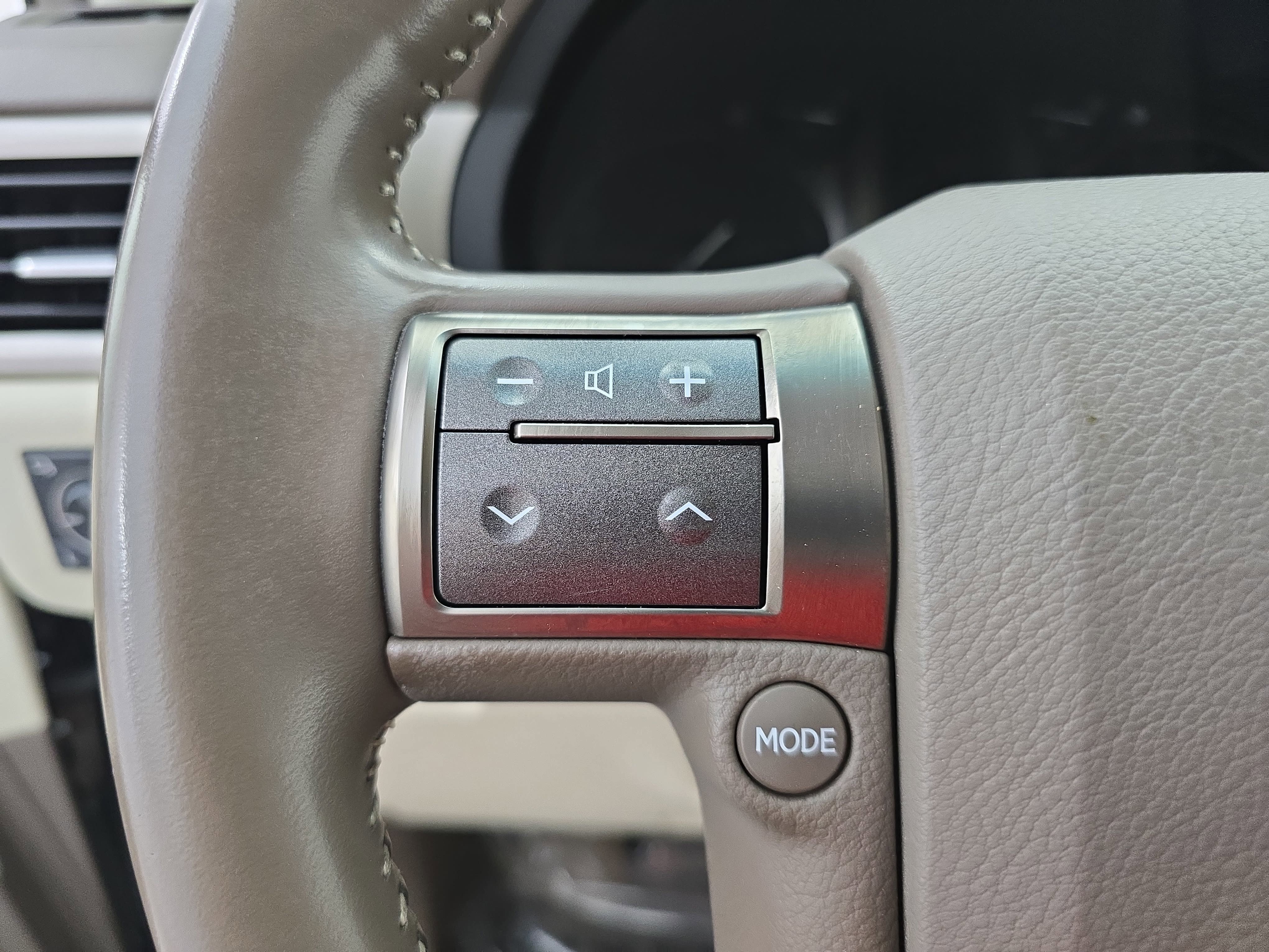 Used 2012 Lexus GX 460 w/ Comfort Plus Pkg image 16