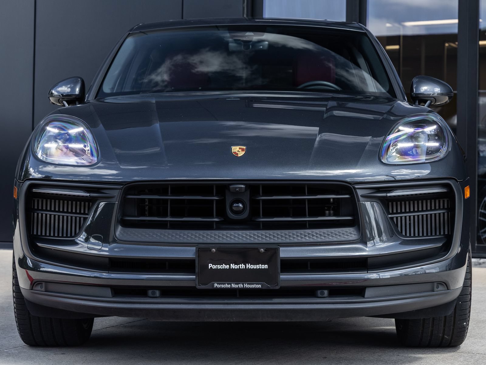 Certified 2024 Porsche Macan S AWD/4WD image 8