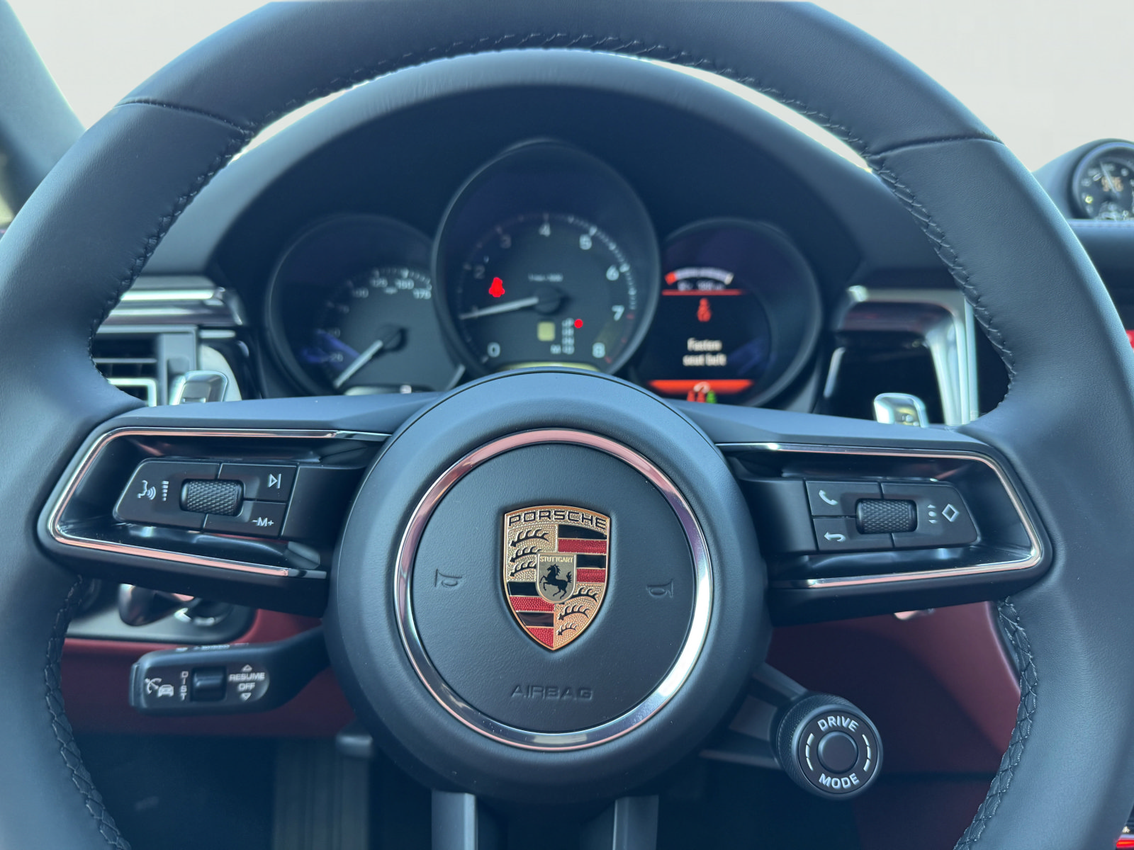 New 2025 Porsche Macan AWD/4WD image 35
