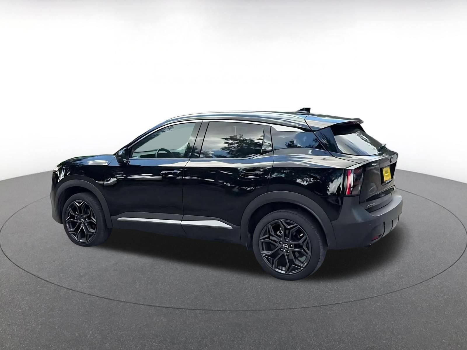 Used 2026 Nissan Kicks SR AWD/4WD image 9