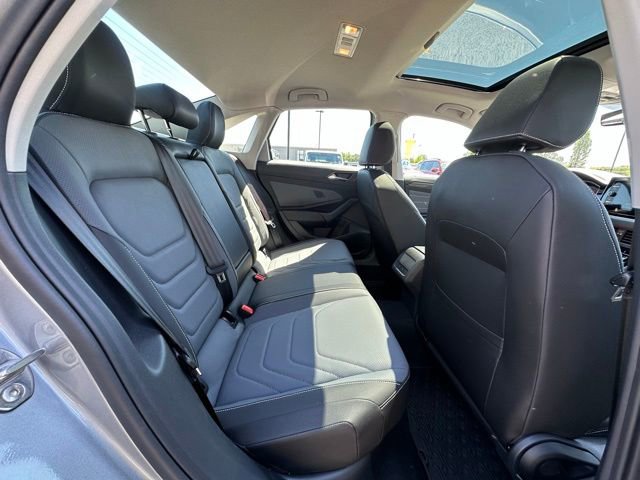 Used 2025 Volkswagen Jetta SEL FWD image 31