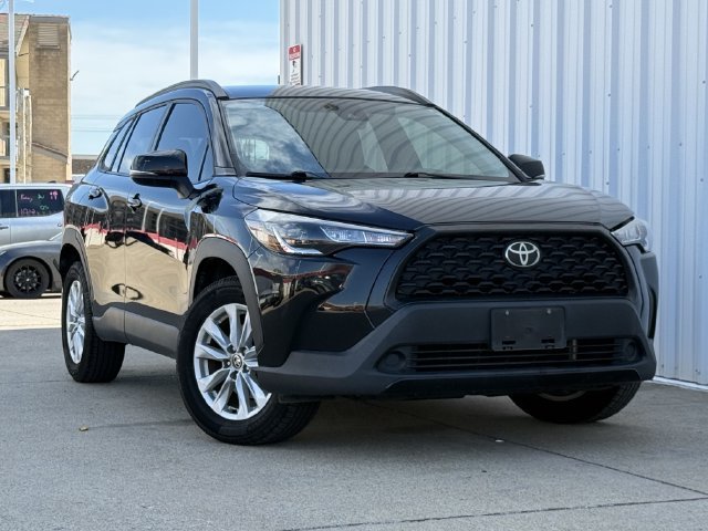 Used 2022 Toyota Corolla Cross LE FWD image 2
