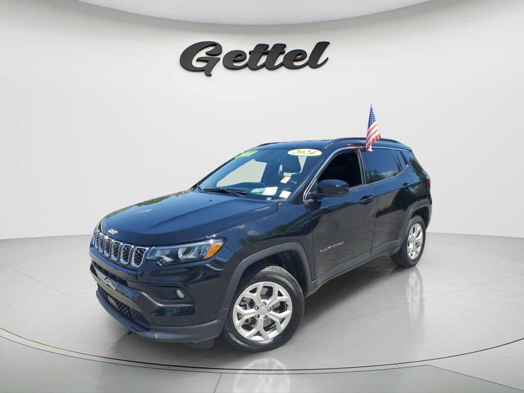 Used 2024 Jeep Compass Latitude image 1