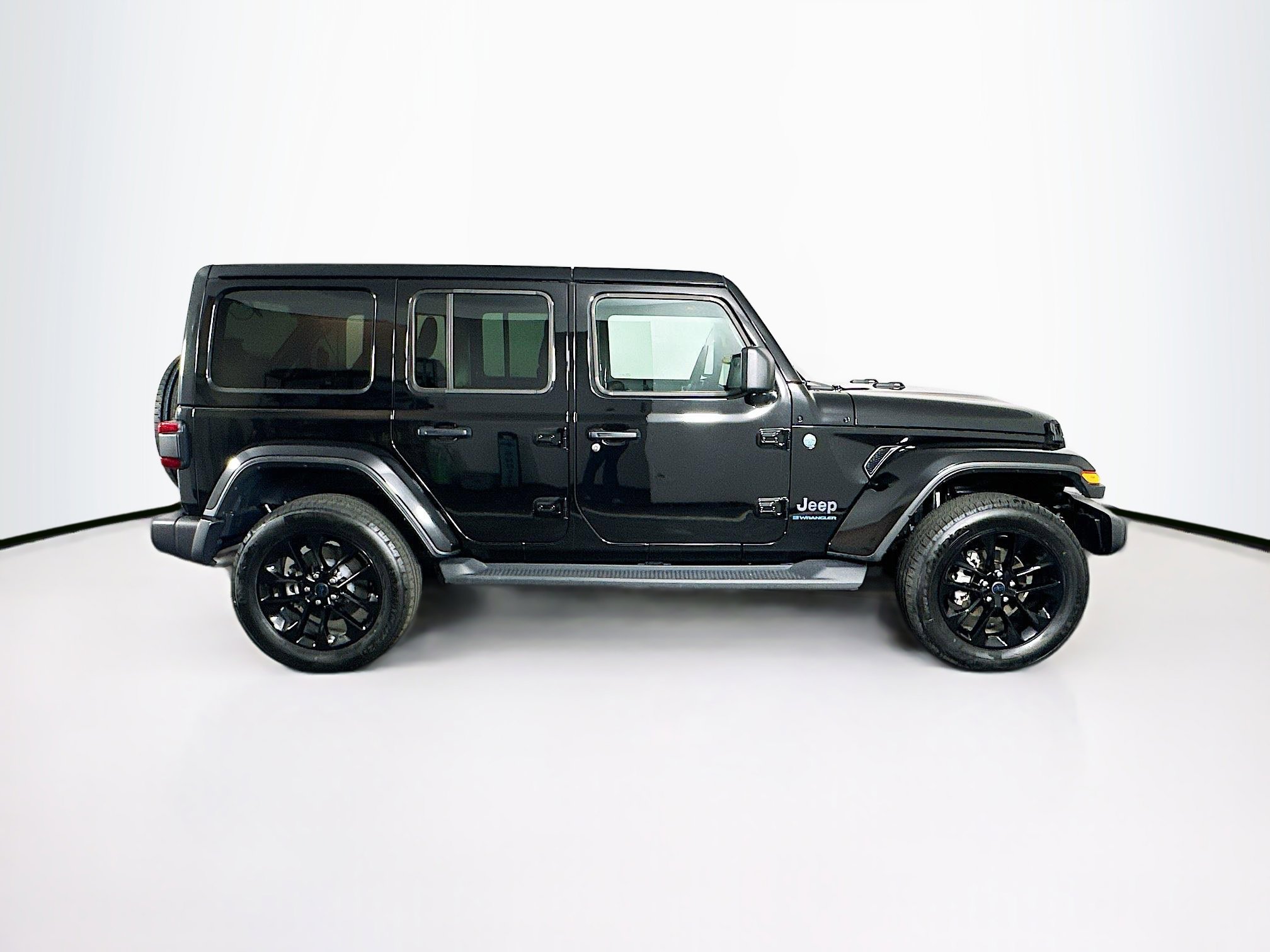 Used 2025 Jeep Wrangler Sahara AWD/4WD image 10