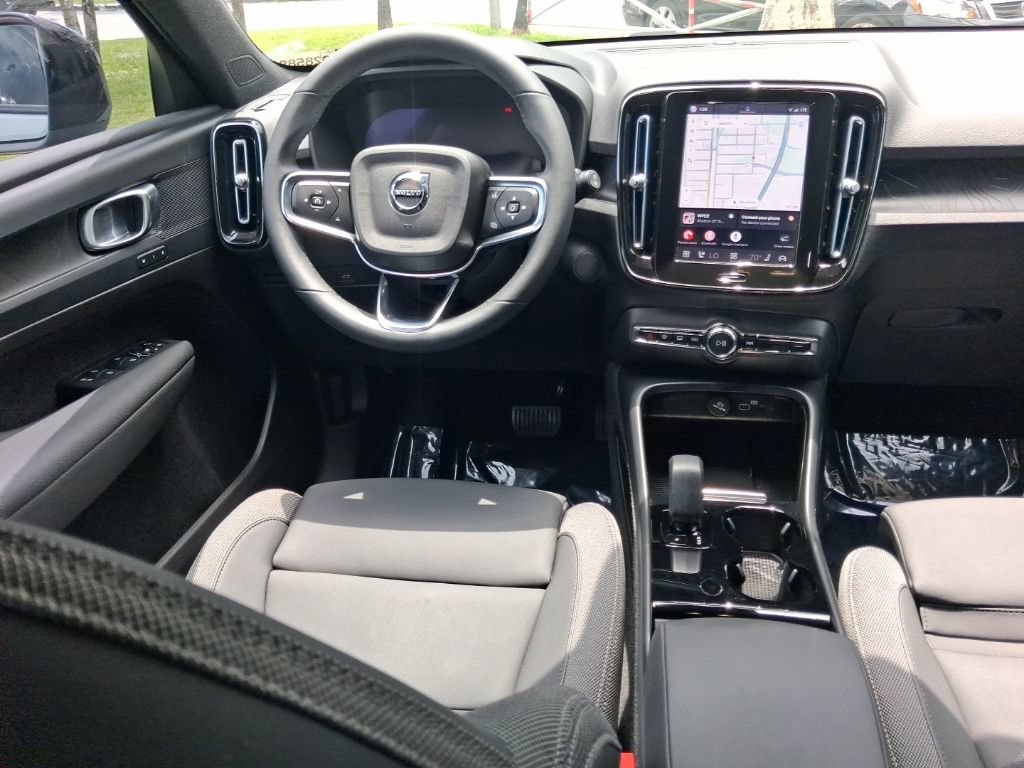 Certified 2023 Volvo XC40 Recharge Core AWD/4WD image 9